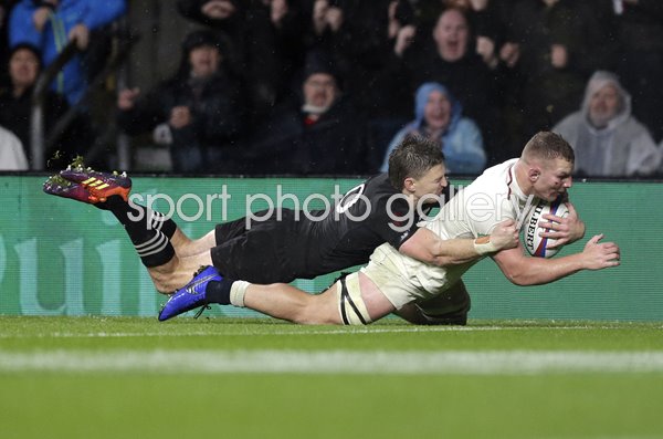 Sam Underhill England & Beauden Barrett New Zealand 2018