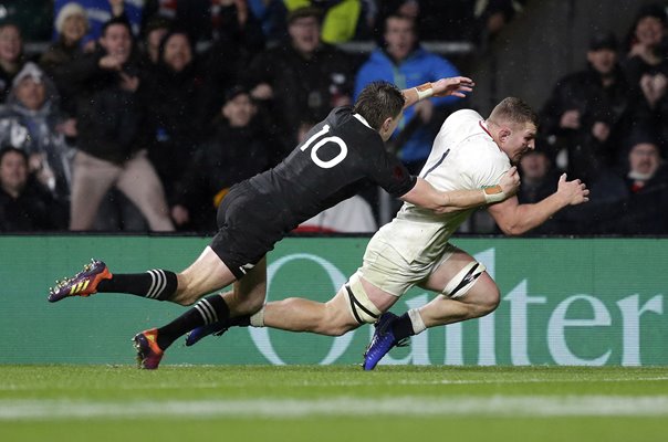 Sam Underhill England v Beauden Barrett New Zealand 2018