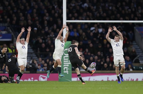  Beauden Barrett New Zealand Drop Goal v England Twickenham 2018