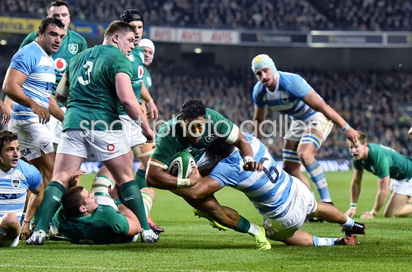 Bundee Aki Ireland scores v Argentina Aviva Stadium Dublin 2018