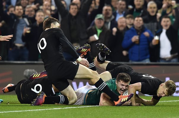 Jacob Stockdale Ireland scores try v New Zealand Dublin 2018