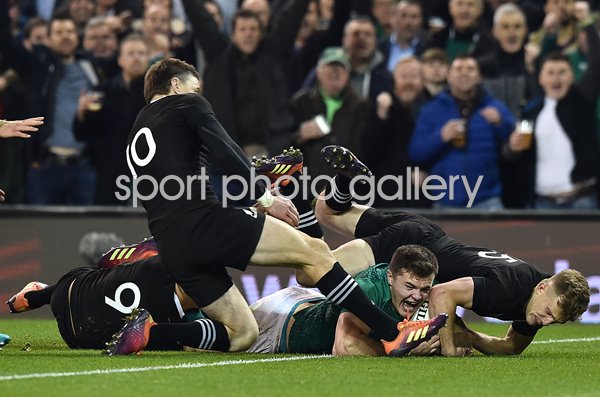 Jacob Stockdale Ireland scores try v New Zealand Dublin 2018