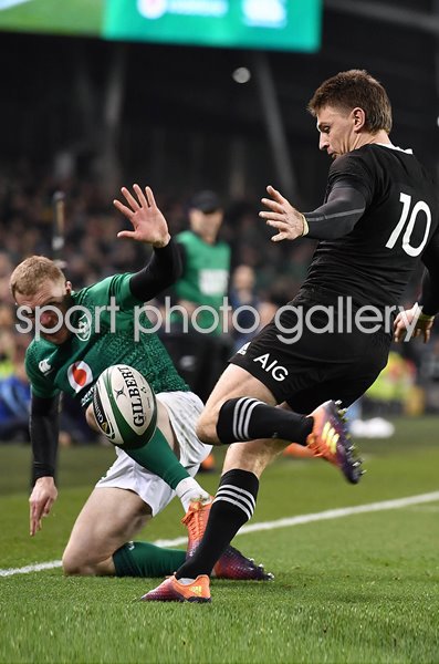 Keith Earls Ireland v Beauden Barrett New Zealand Dublin 2018