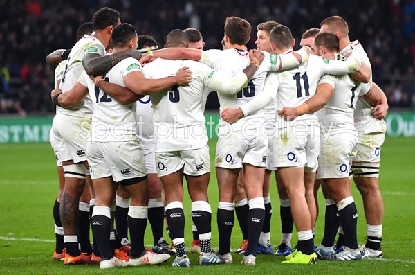 England huddle v Australia Autumn International Twickenham 2018