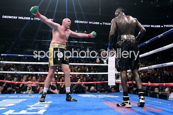 Tyson Fury taunt v Deontay Wilder Los Angeles 2018