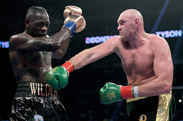 Tyson Fury punch v Deontay Wilder Los Angeles California 2018