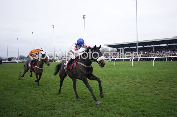 Clan des Obeaux beats Thistlecrack King George Kempton 2018