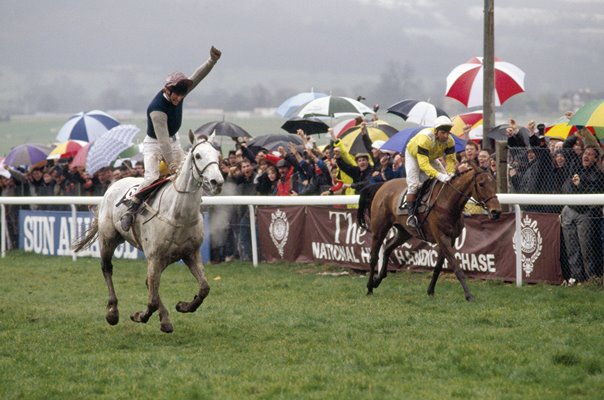 Desert Orchid & Simon Sherwood win Cheltenham Gold Cup 1989