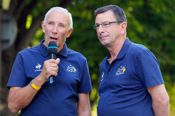Commentators Phil Liggett 