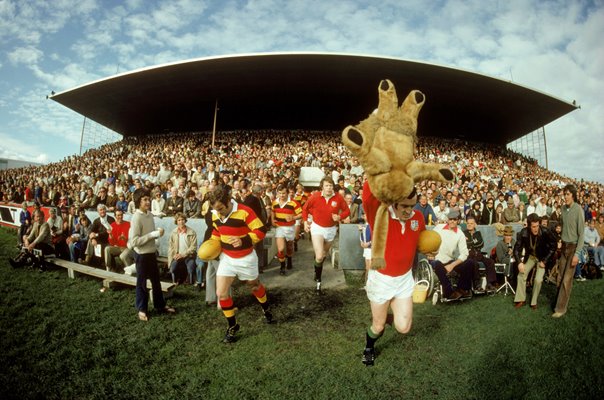 Phil Bennett British Lions Captain v Waikato Hamilton New Zealand 1977