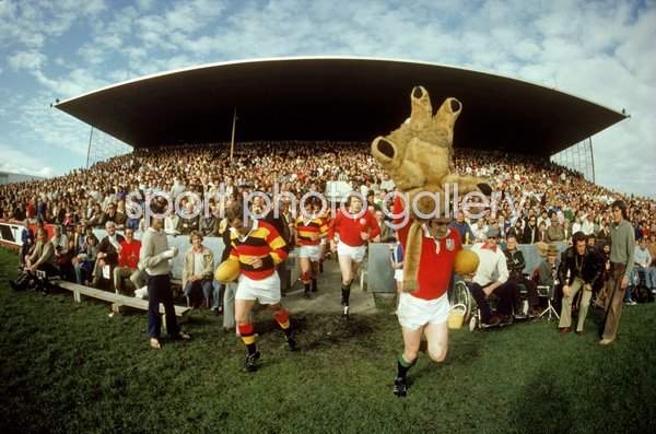Phil Bennett British Lions Captain v Waikato Hamilton New Zealand 1977