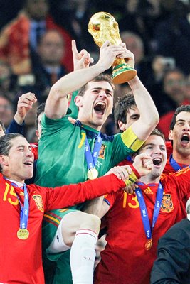 2010 World Cup - Casillas lifts the trophy 