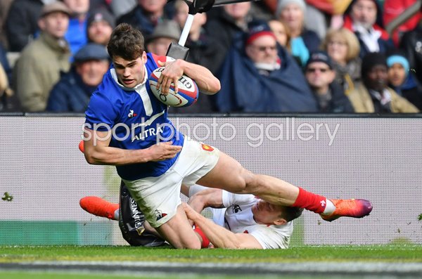 Damian Penaud France scores v England Twickenham Six Nations 2019