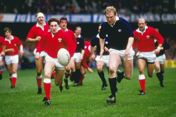 Jonathan Davies Wales v Derek White Scotland Cardiff 5 Nations 1988