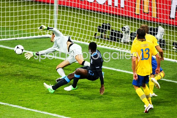 Danny Welbeck scores v Sweden EURO 2012