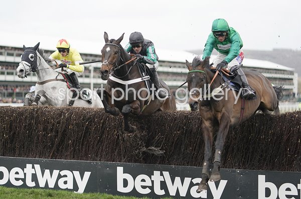Nico de Boinville & Altior final fence Cheltenham 2019