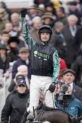 Nico de Boinville & Altior win Queen Mother Champion Chase 2019