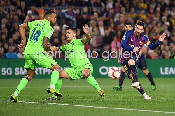 Lionel Messi Barcelona scores v Levante La Liga 2019
