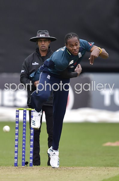 Jofra Archer England bowls v Ireland ODI Dublin 2019