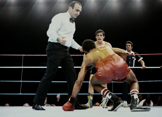 Barry McGuigan Northern Ireland knocks down Eusebio Pedroza London 1985
