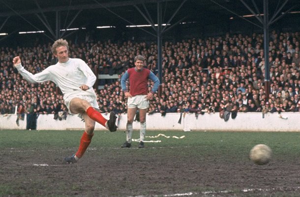 Dennis Law Manchester United v West Ham Upton Park 1970