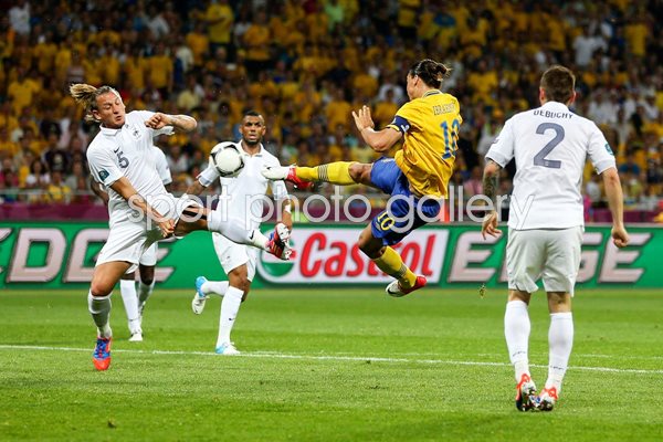 Zlatan Ibrahimovic of Sweden scores v France