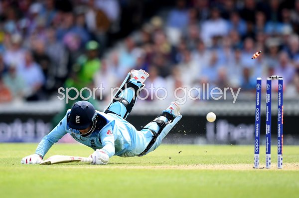 Joe Root dives in England v South Africa World Cup 2019