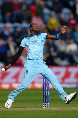 Jofra Archer England bowls v Bangladesh Cardiff World Cup 2019