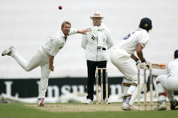 Shane Warne Hampshire bowls v Gloucestershire Southampton 2005