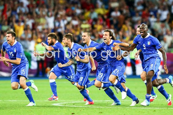 Italy celebrate EURO 2012 Quarter Final win