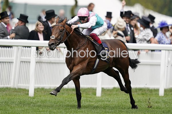 Frankie Dettori & Sangarius win Hampton Court Stakes Royal Ascot 2019 