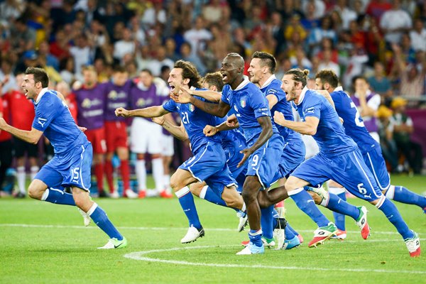 Italy celebrate EURO 2012 Quarter Final win