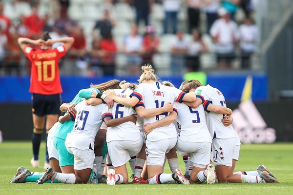 USA Team Huddle v Spain Round of 16 win World Cup 2019