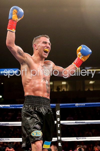 Vasyl Lomachenko beats Gary Russell Jr. Los Angeles 2014
