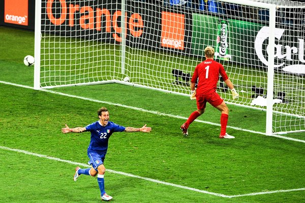 Alessandro Diamanti Italy winning penalty 2012