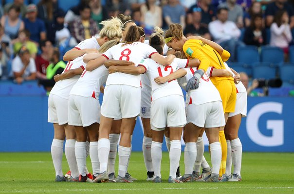 England Huddle v Norway Le Havre World Cup 2019