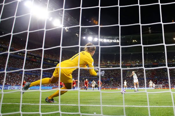 Alyssa Naeher USA Penalty save v England Semi Final World Cup 2019