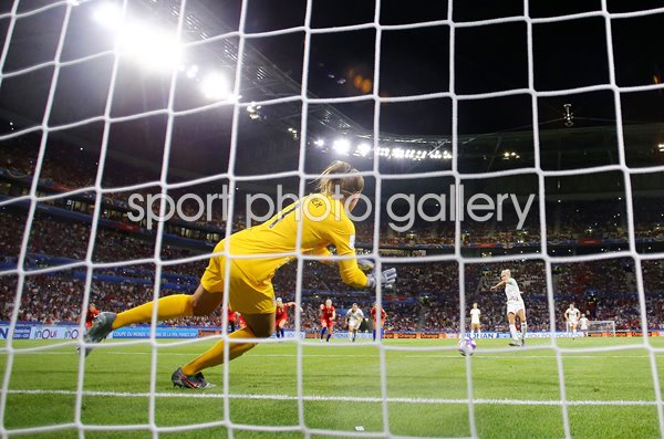 Alyssa Naeher USA Penalty save v England Semi Final World Cup 2019