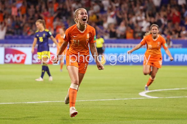 Jackie Groenen Netherlands scores v Sweden World Cup 2019