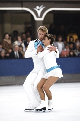 Jayne Torvill & Christopher Dean Barnum Skating Routine London 1983