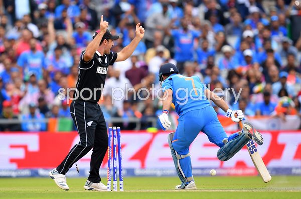 MS Dhoni India run out by Martin Guptill New Zealand World Cup 2019 