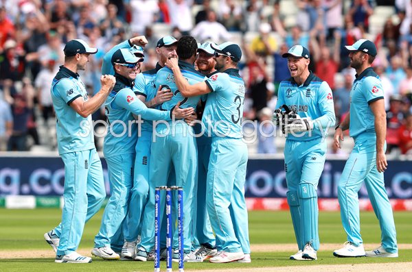 Jofra Archer & England team celebrate v Australia Semi-Final 2019