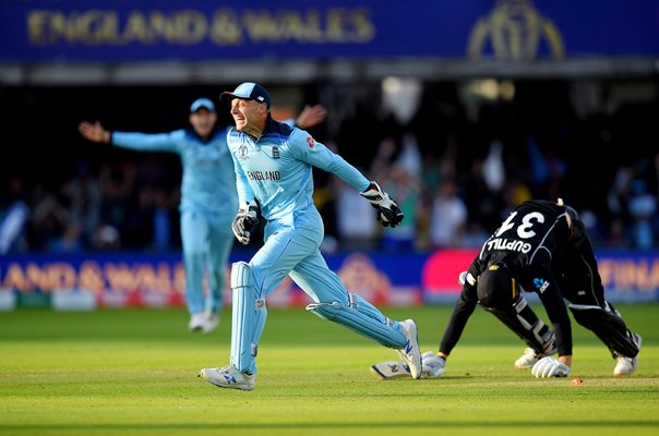 Jos Buttler runs out Martin Guptill to win World Cup Final 2019