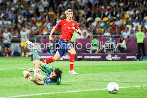 Fernando Torres scores Spain v Italy EURO 2012 Final