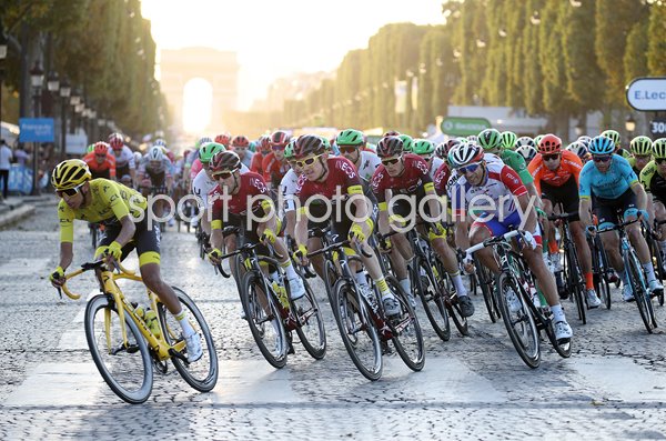Egan Bernal & Geraint Thomas Team Ineos Paris Tour 2019