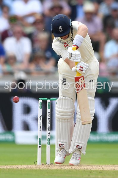 Joe Root England Lucky Bail v Australia Edgbaston Ashes 2019