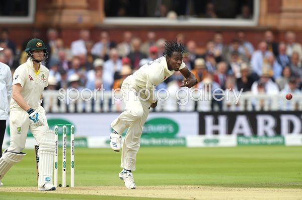 Jofra Archer England bowls v Australia Lord's Ashes Test 2019