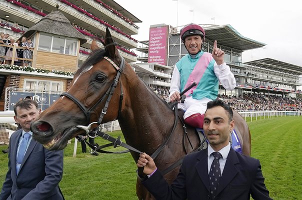 Frankie Dettori & Enable win Yorkshire Oaks 2019