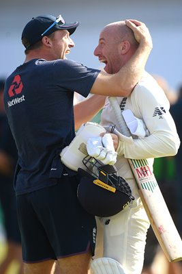 Jack Leach Jos Buttler celebrate England win Headingley Ashes 2019