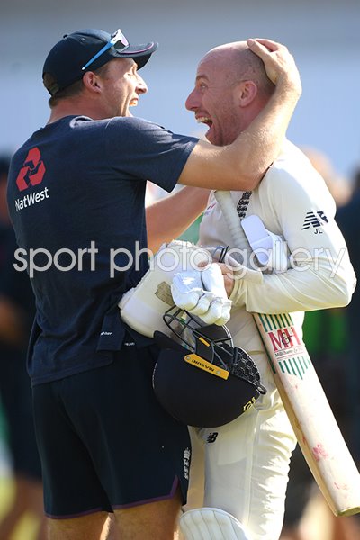 Jack Leach Jos Buttler celebrate England win Headingley Ashes 2019